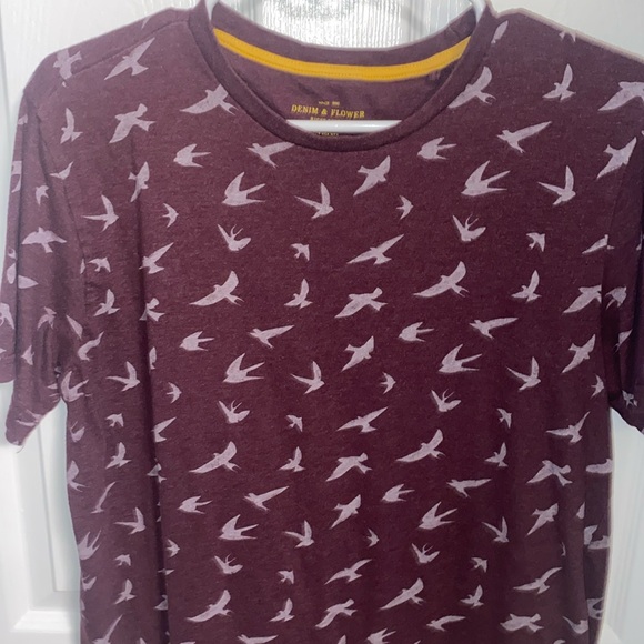 Maroon men's medium t-shirt. Bird pattern all over. - Picture 1 of 2
